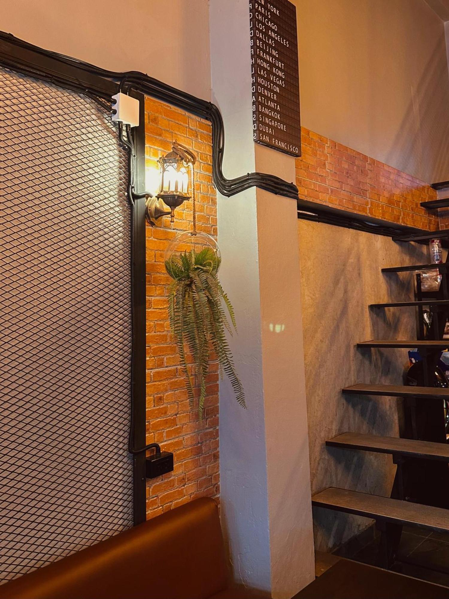 Hostel Friends Station & Cafe Pattaya Exterior foto